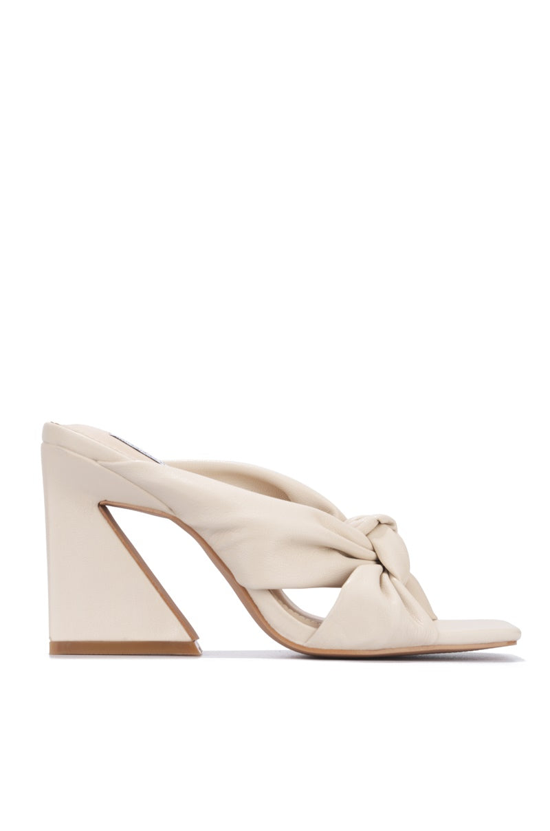 Anni-Z - Cape Robbin